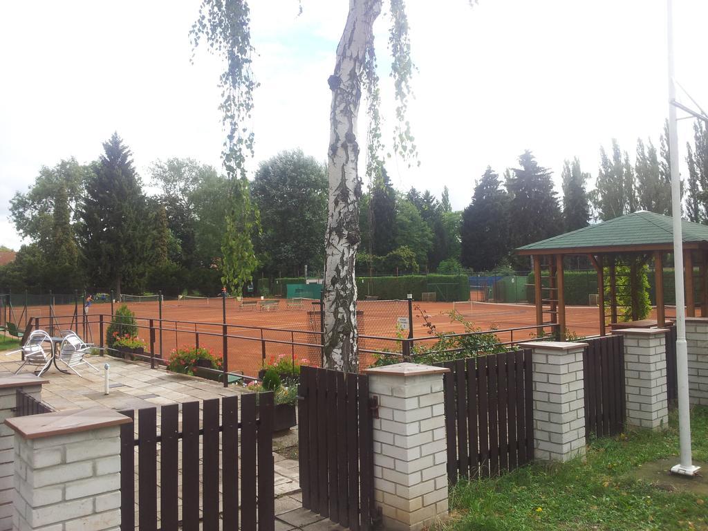 Penzion Tenis Poděbrady Extérieur photo