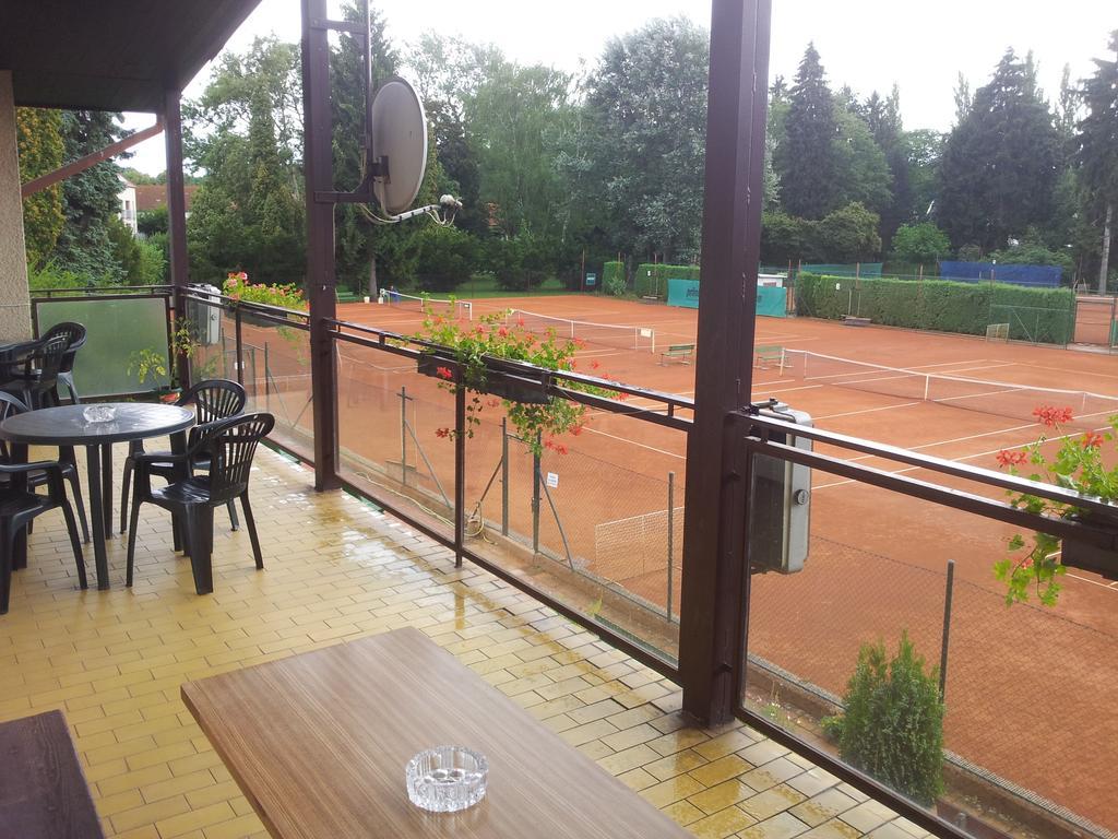 Penzion Tenis Poděbrady Extérieur photo