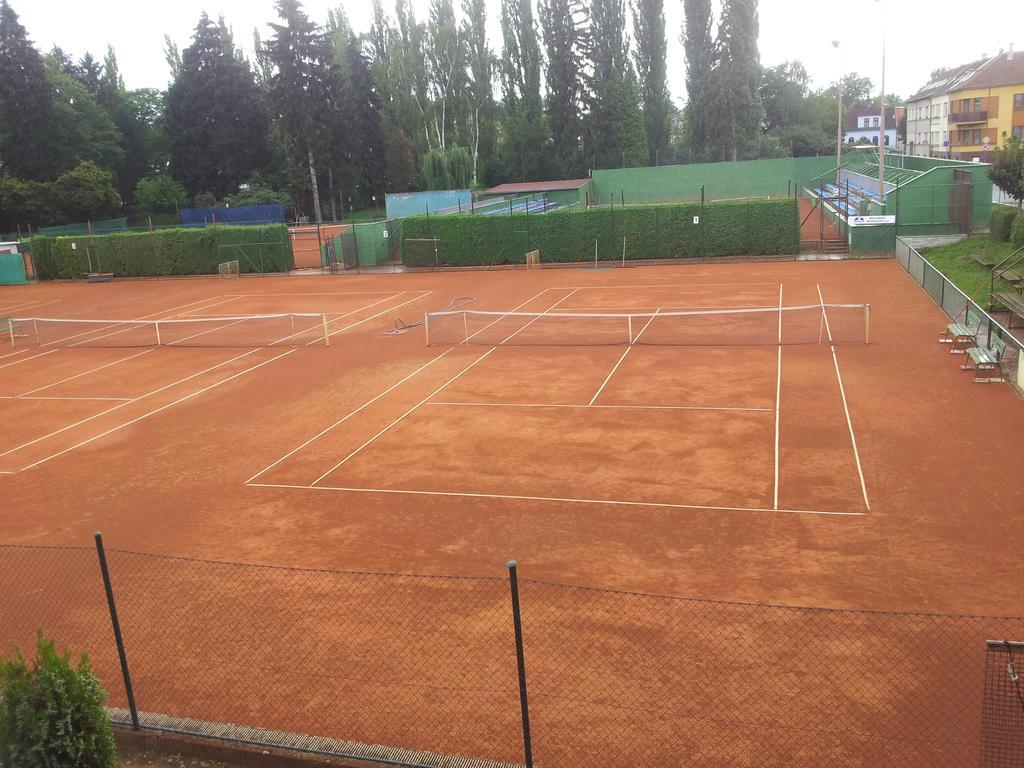 Penzion Tenis Poděbrady Extérieur photo