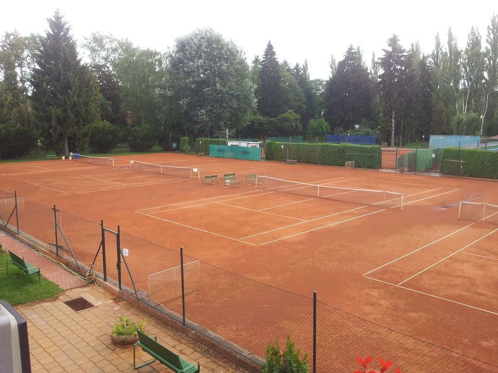 Penzion Tenis Poděbrady Extérieur photo